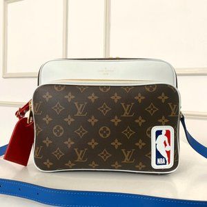 Louis Vuitton NBA Shoulder bag.